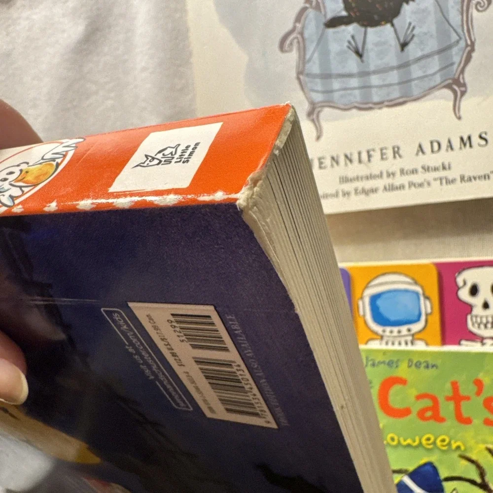 Lot of 3 Children's Halloween Books –‎ Click Clack Boo, Pete the Cat, Edgar